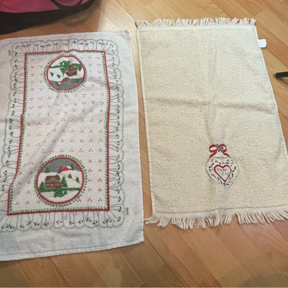 2 Vintage CHRISTMAS HOLIDAY Cotton Tea Towels Hand Towels